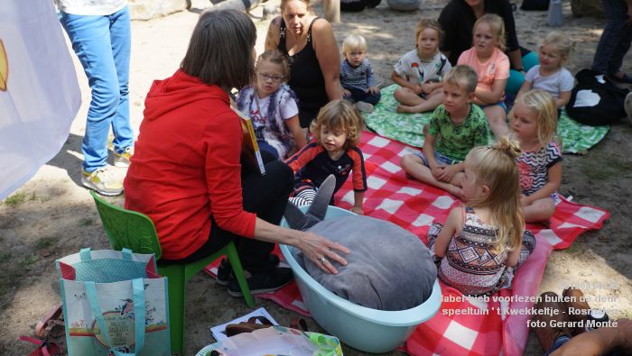 FDSC05400- Babel-bieb voorlezen buiten de deur - t Kwekkeltje Rosmalen  - 14aug2019 - foto GerardMontE web