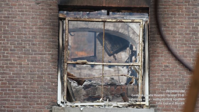 DSC04938-= Gedenkplaats Haaren brand 31-8 - de zaterdag erna - weghalen spullen - 7sept2019 - foto GerardMontE web