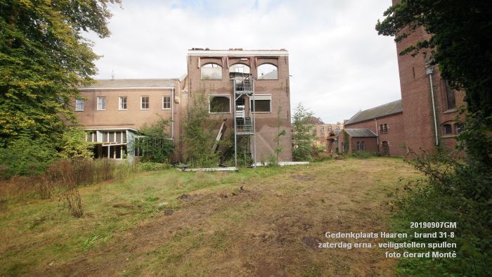 DSC06637-= Gedenkplaats Haaren brand 31-8 - de zaterdag erna - weghalen spullen - 7sept2019 - foto GerardMontE web