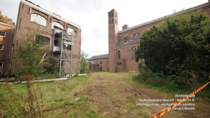 DSC06641-= Gedenkplaats Haaren brand 31-8 - de zaterdag erna - weghalen spullen - 7sept2019 - foto GerardMontE web
