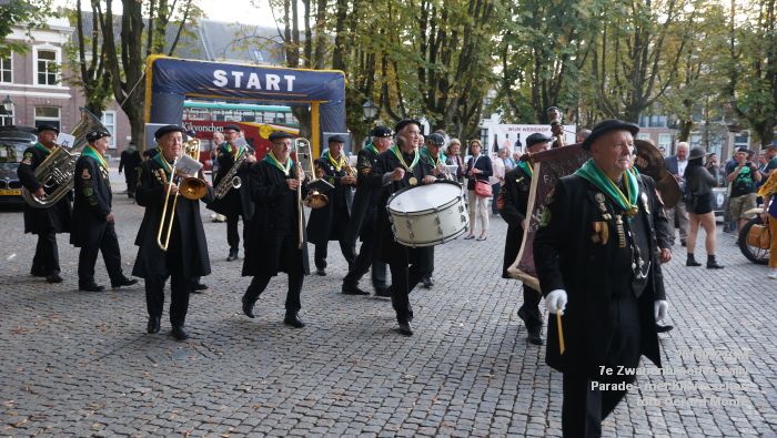 DSC08167- 7e Zwanenbroedersrally - Parade met Kikvorschen - 21sept2019 - foto GerardMontE web