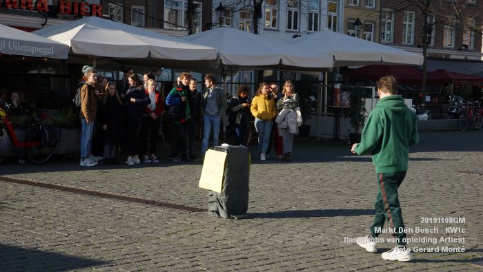 DSC04103- Markt Den Bosch kw1c - flashmobs van opleiding Artiest - 8nov2019 - foto GerardMontE web DSC04103- Markt Den Bosch kw1c - flashmobs van opleiding Artiest - 8nov2019 - foto GerardMontE web