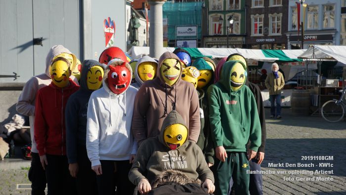 DSC04149- Markt Den Bosch kw1c - flashmobs van opleiding Artiest - 8nov2019 - foto GerardMontE web DSC04149- Markt Den Bosch kw1c - flashmobs van opleiding Artiest - 8nov2019 - foto GerardMontE web