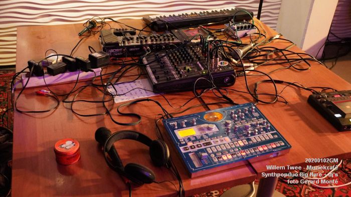 aDSC06570- Willem Twee - Muziekcafe - Synthpopduo Big Hare - 2jan2020 - foto GerardMontE web