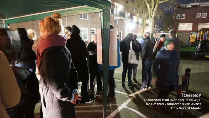 DSC01084- onderzoek naar wensen in de wijk De Hofstad door studenten van Avans - 6jan2020 - foto GerardMontE web