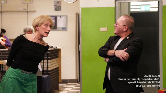 DSC03978- toneelgroep MaandaG speelt Pension de Richel - Buurthuis Graafsewijk-Noord - 3mrt2020 - foto GerardMontE web