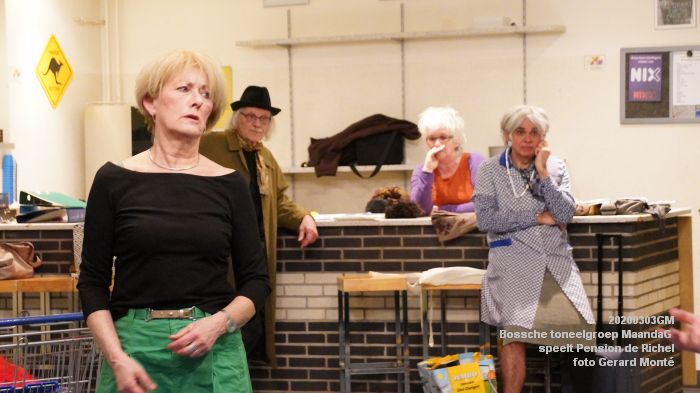 DSC03979- toneelgroep MaandaG speelt Pension de Richel - Buurthuis Graafsewijk-Noord - 3mrt2020 - foto GerardMontE web