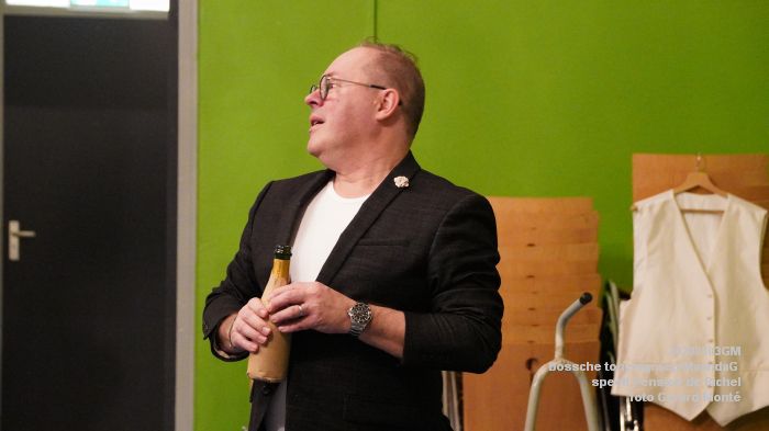 DSC03982- toneelgroep MaandaG speelt Pension de Richel - Buurthuis Graafsewijk-Noord - 3mrt2020 - foto GerardMontE web