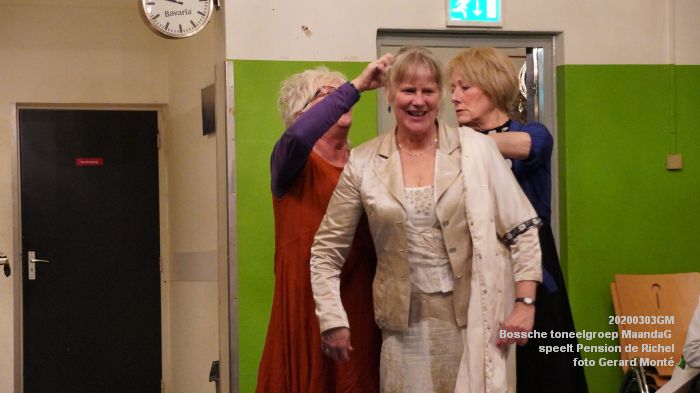 DSC04039- toneelgroep MaandaG speelt Pension de Richel - Buurthuis Graafsewijk-Noord - 3mrt2020 - foto GerardMontE web