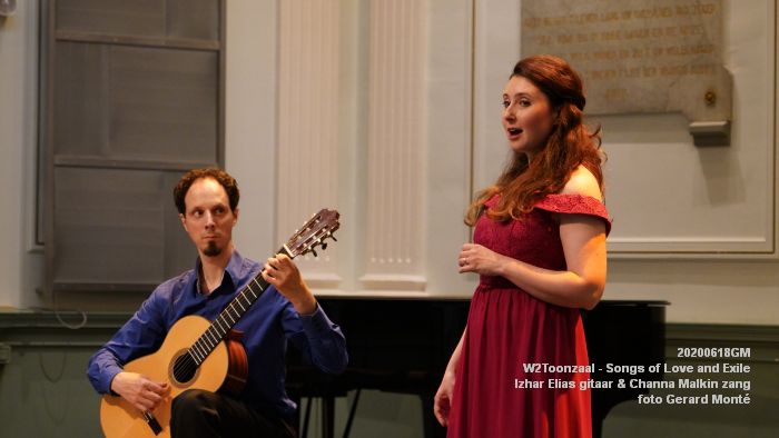 DSC07961- W2Toonzaal - Izhar Elias gitaar en Channa Malkin zang - 18juni2020 - foto GerardMontE web