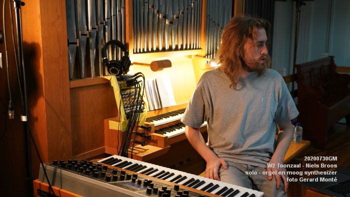 DSC01352- W2Toonzaal - Niels Broos - solo op orgel en moog synthesizer - 30juli2020 - foto GerardMontE web