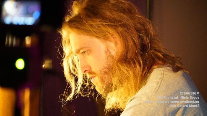 DSC01377- W2Toonzaal - Niels Broos - solo op orgel en moog synthesizer - 30juli2020 - foto GerardMontE web