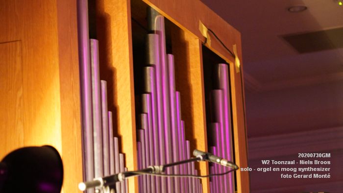 DSC01379- W2Toonzaal - Niels Broos - solo op orgel en moog synthesizer - 30juli2020 - foto GerardMontE web