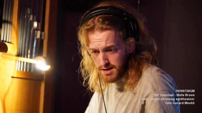 DSC01389- W2Toonzaal - Niels Broos - solo op orgel en moog synthesizer - 30juli2020 - foto GerardMontE web