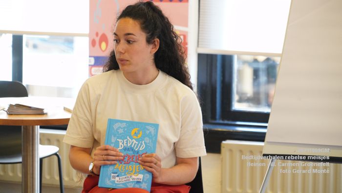 DSC09866- Heinen - Bedtijdverhalen voor rebelse meisjes - ill Carmen Groenefelt - 9okt2021 -  foto GerardMontE web