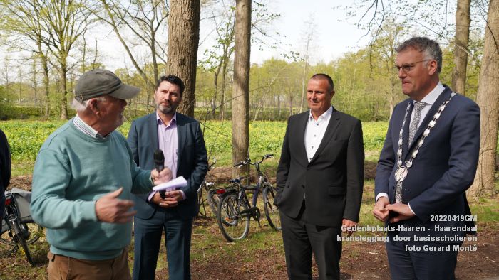 DSC05125- Gedenkplaats-Haaren -  Lager Haaren 40-45 - kranslegging  basisscholieren - 20april2022 -  foto GerardMontE klein