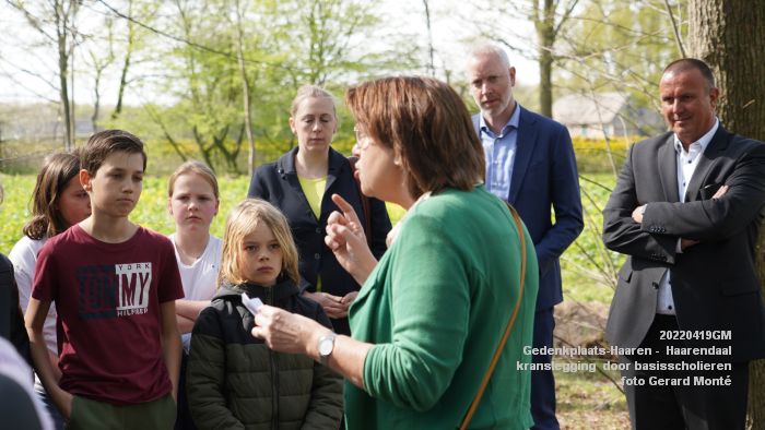 DSC05133- Gedenkplaats-Haaren -  Lager Haaren 40-45 - kranslegging  basisscholieren - 20april2022 -  foto GerardMontE klein