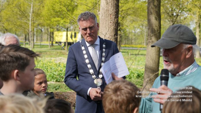 DSC05139- Gedenkplaats-Haaren -  Lager Haaren 40-45 - kranslegging  basisscholieren - 20april2022 -  foto GerardMontE klein