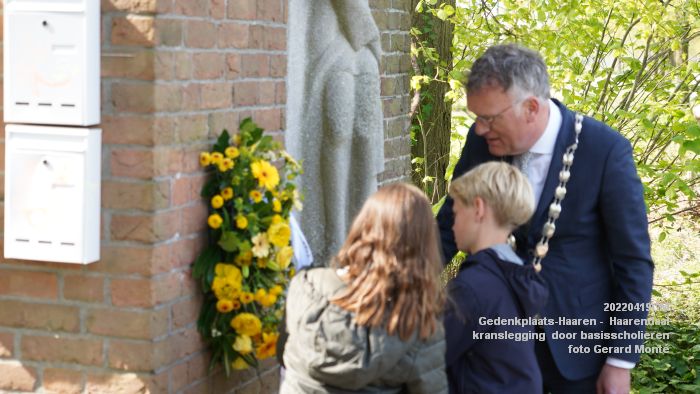 DSC05160- Gedenkplaats-Haaren -  Lager Haaren 40-45 - kranslegging  basisscholieren - 20april2022 -  foto GerardMontE klein
