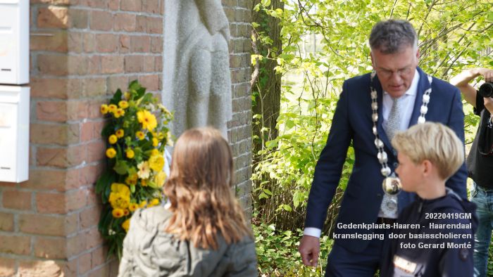 DSC05163- Gedenkplaats-Haaren -  Lager Haaren 40-45 - kranslegging  basisscholieren - 20april2022 -  foto GerardMontE klein