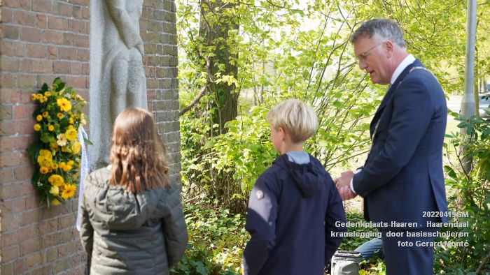 DSC05167- Gedenkplaats-Haaren -  Lager Haaren 40-45 - kranslegging  basisscholieren - 20april2022 -  foto GerardMontE klein