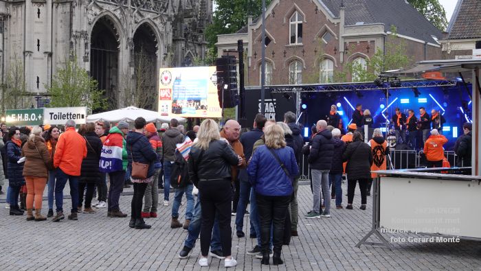 DSC04416- Koningsnacht met muziek op de Parade - 26apr2023  - foto Gerard MontE web