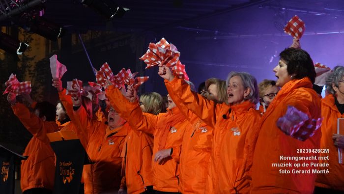 DSC04473- Koningsnacht met muziek op de Parade - 26apr2023  - foto Gerard MontE web