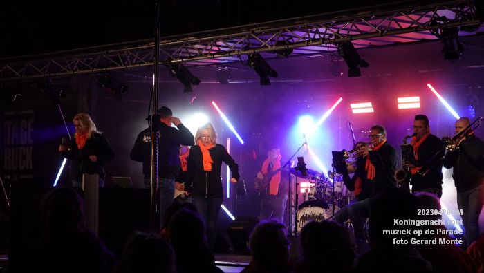 DSC04479- Koningsnacht met muziek op de Parade - 26apr2023  - foto Gerard MontE web