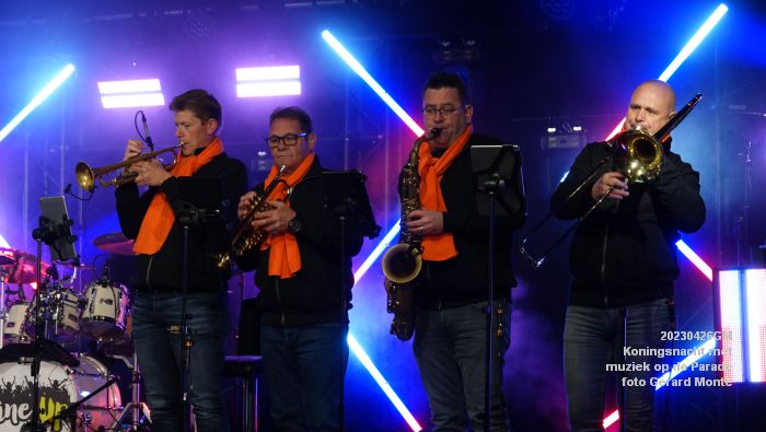 DSC04484- Koningsnacht met muziek op de Parade - 26apr2023  - foto Gerard MontE web