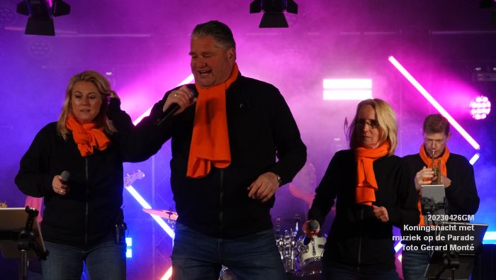 DSC04486- Koningsnacht met muziek op de Parade - 26apr2023  - foto Gerard MontE web