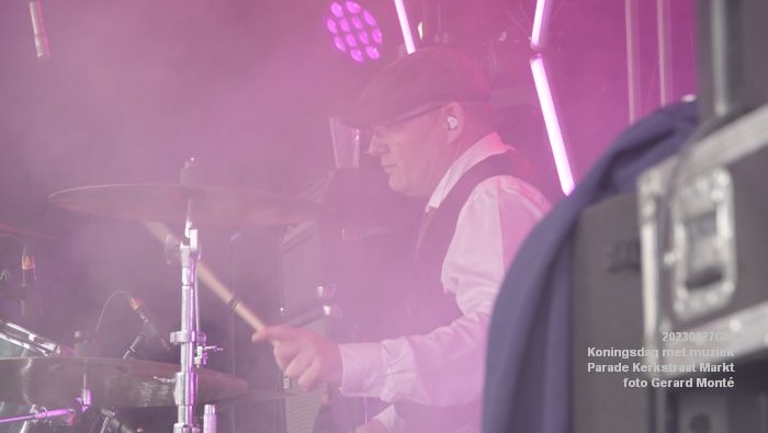 eDSC04504- Koningsdag met muziek op de Parade Kerkstraat Markt - 27apr2023  - foto Gerard MontE web
