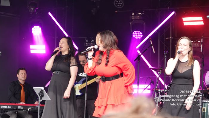 eDSC04508- Koningsdag met muziek op de Parade Kerkstraat Markt - 27apr2023  - foto Gerard MontE web