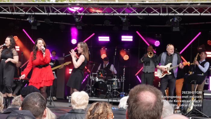 eDSC04509- Koningsdag met muziek op de Parade Kerkstraat Markt - 27apr2023  - foto Gerard MontE web
