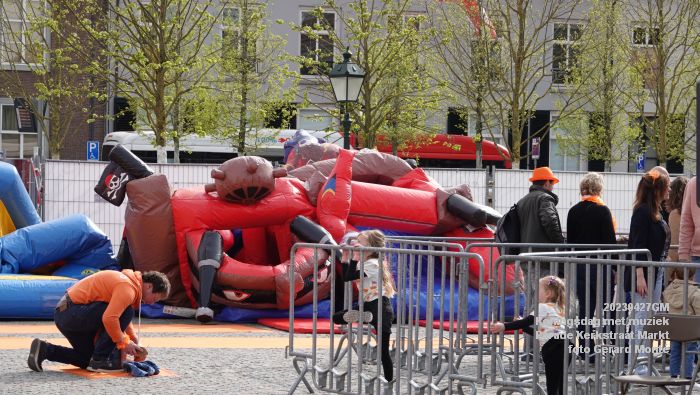 eDSC04523- Koningsdag met muziek op de Parade Kerkstraat Markt - 27apr2023  - foto Gerard MontE web