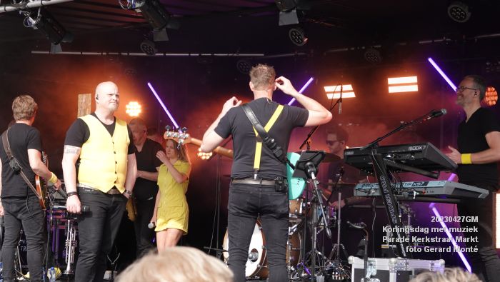 eDSC04525- Koningsdag met muziek op de Parade Kerkstraat Markt - 27apr2023  - foto Gerard MontE web