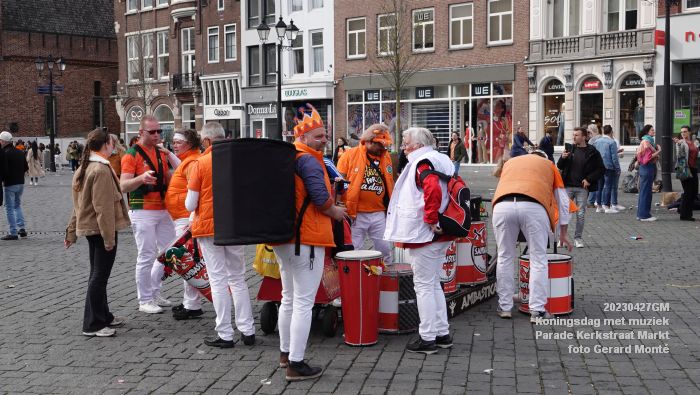 eDSC04569- Koningsdag met muziek op de Parade Kerkstraat Markt - 27apr2023  - foto Gerard MontE web