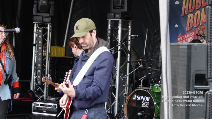 eDSC04586- Koningsdag met muziek op de Parade Kerkstraat Markt - 27apr2023  - foto Gerard MontE web