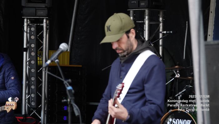 eDSC04589- Koningsdag met muziek op de Parade Kerkstraat Markt - 27apr2023  - foto Gerard MontE web