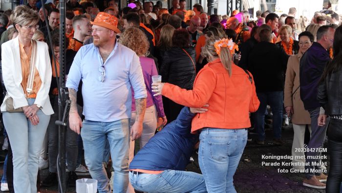 eDSC04629- Koningsdag met muziek op de Parade Kerkstraat Markt - 27apr2023  - foto Gerard MontE web