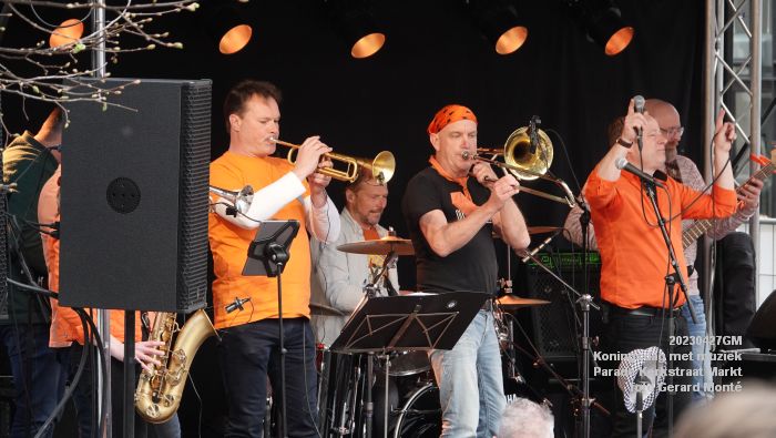 eDSC04638- Koningsdag met muziek op de Parade Kerkstraat Markt - 27apr2023  - foto Gerard MontE web
