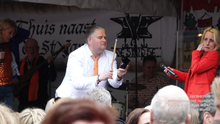 eDSC04647- Koningsdag met muziek op de Parade Kerkstraat Markt - 27apr2023  - foto Gerard MontE web