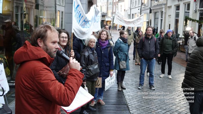 DSC02007- Achter het stadhuis - demonstratie kunstenaars atelierbeleid - 11dec2023 - foto GerardMontE web