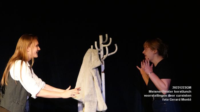 DSC03194- Meisnertheater kerstlunch met voorstellingen - 23dec2023 - foto GerardMontE web DSC03194- Meisnertheater kerstlunch met voorstellingen - 23dec2023 - foto GerardMontE web