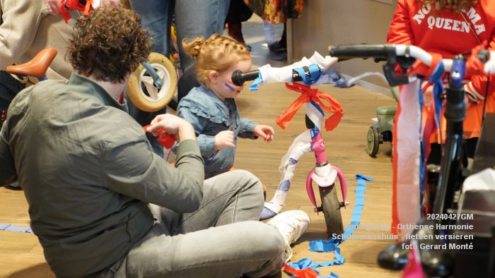 DSC09473- Koningsdag - Orthense Harmonie - Nico Schuurmanshuis - fietsen versieren - 27apr2024 - foto Gerard MontE web DSC09473- Koningsdag - Orthense Harmonie - Nico Schuurmanshuis - fietsen versieren - 27apr2024 - foto Gerard MontE web