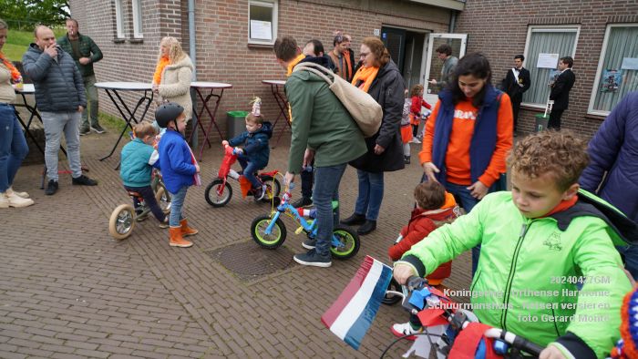 DSC09490- Koningsdag - Orthense Harmonie - Nico Schuurmanshuis - fietsen versieren - 27apr2024 - foto Gerard MontE web DSC09490- Koningsdag - Orthense Harmonie - Nico Schuurmanshuis - fietsen versieren - 27apr2024 - foto Gerard MontE web