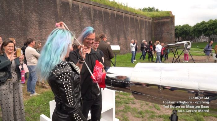DSC03160-020d- Citadel Toekomstkijkers opening - Ted Noten en Maarten Baas - 5juli2024 - foto GerardMontE web DSC03160-020d- Citadel Toekomstkijkers opening - Ted Noten en Maarten Baas - 5juli2024 - foto GerardMontE web