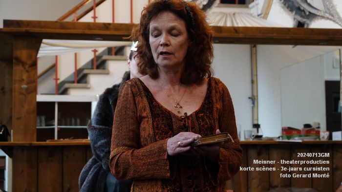 DSC04615- Meisner-theaterproducties - voorstellingen met korte scenes door 3e-jaars cursisten - 13juli2024 - foto GerardMontE web DSC04615- Meisner-theaterproducties - voorstellingen met korte scenes door 3e-jaars cursisten - 13juli2024 - foto GerardMontE web