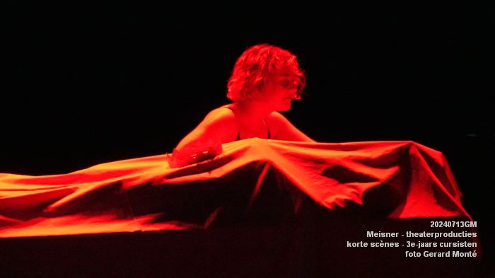 DSC04623- Meisner-theaterproducties - voorstellingen met korte scenes door 3e-jaars cursisten - 13juli2024 - foto GerardMontE web DSC04623- Meisner-theaterproducties - voorstellingen met korte scenes door 3e-jaars cursisten - 13juli2024 - foto GerardMontE web