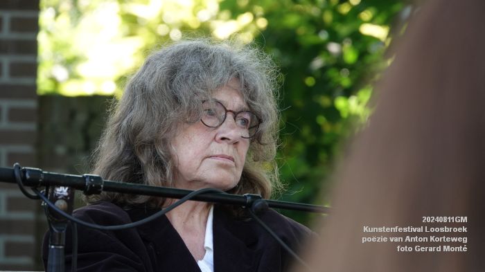 fDSC05828- Kunstenfestival Loosbroek - poezie van Anton Korteweg - 11aug2024 - foto GerardMontE web fDSC05828- Kunstenfestival Loosbroek - poezie van Anton Korteweg - 11aug2024 - foto GerardMontE web