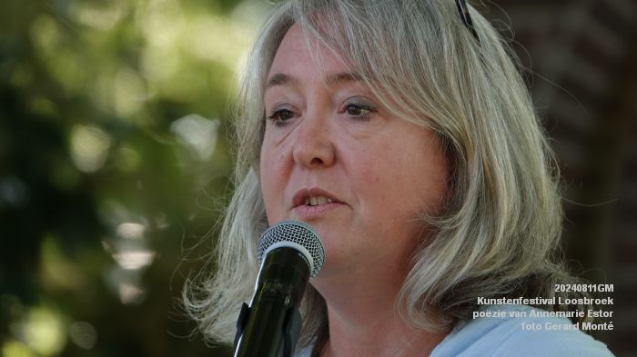 fDSC05922- Kunstenfestival Loosbroek - poezie van Annemarie Estor - 11aug2024 - foto GerardMontE web fDSC05922- Kunstenfestival Loosbroek - poezie van Annemarie Estor - 11aug2024 - foto GerardMontE web